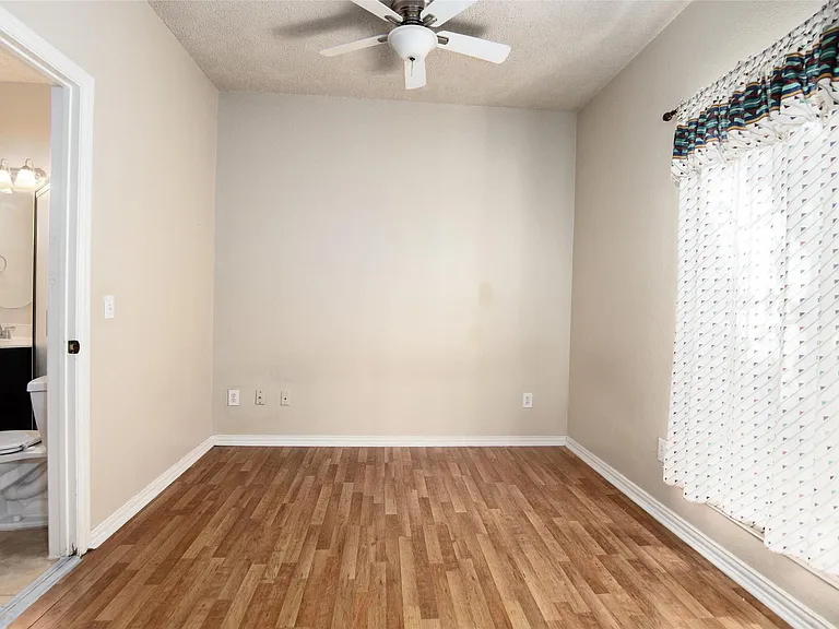 885 Parker Dr — Photo 14