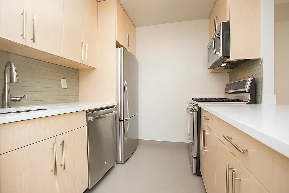 100 Jane Street — Photo 2