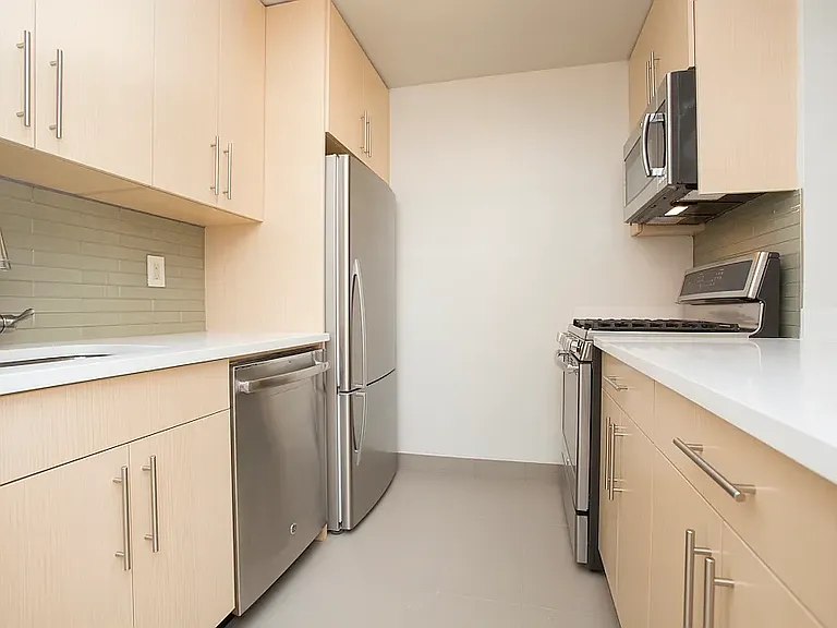 100 Jane St #7Q — Photo 2