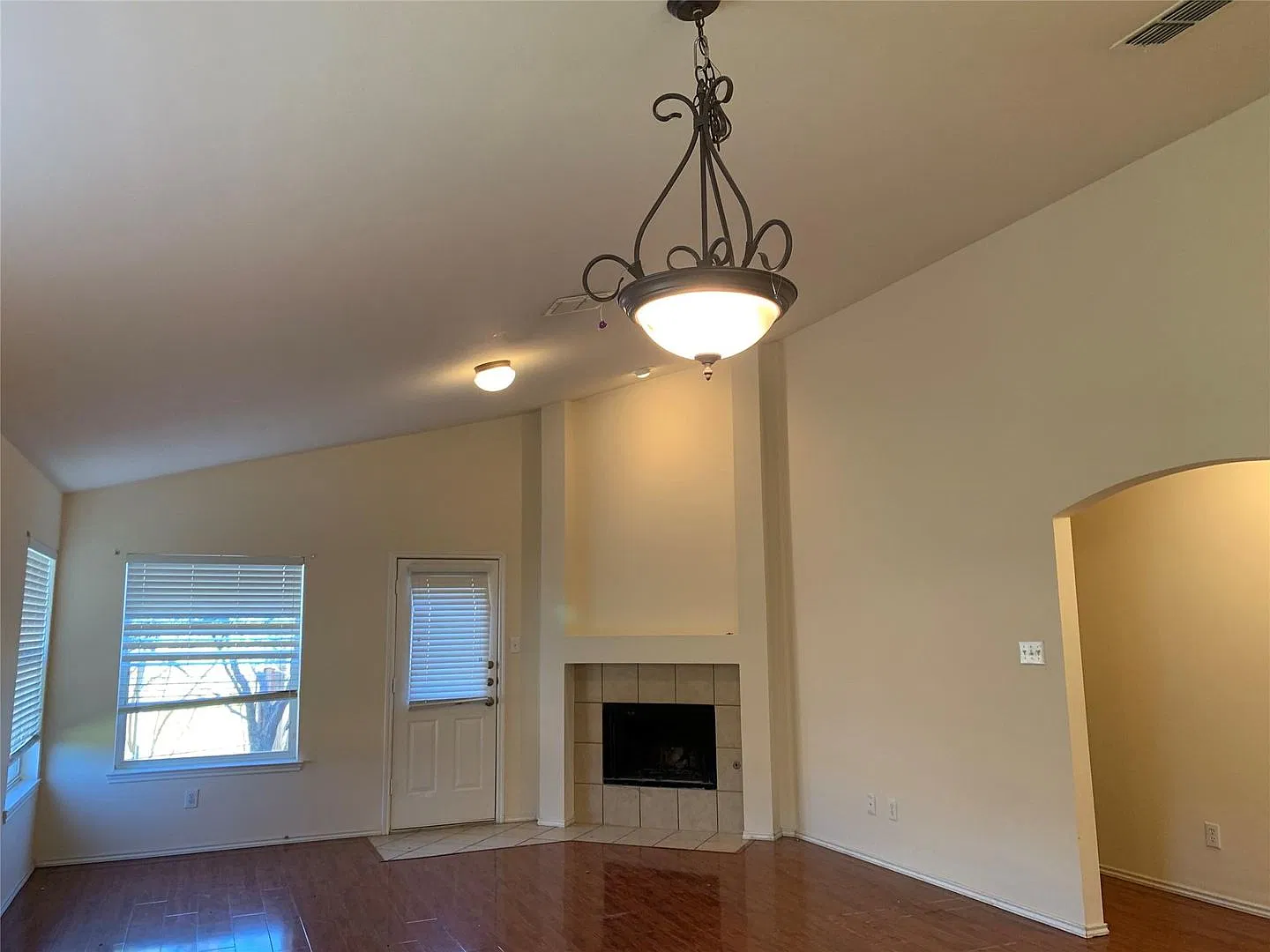 1417 Sleepy Hollow — Photo 4