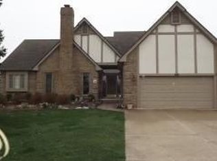 40477 Delta Dr, Northville, MI 48168