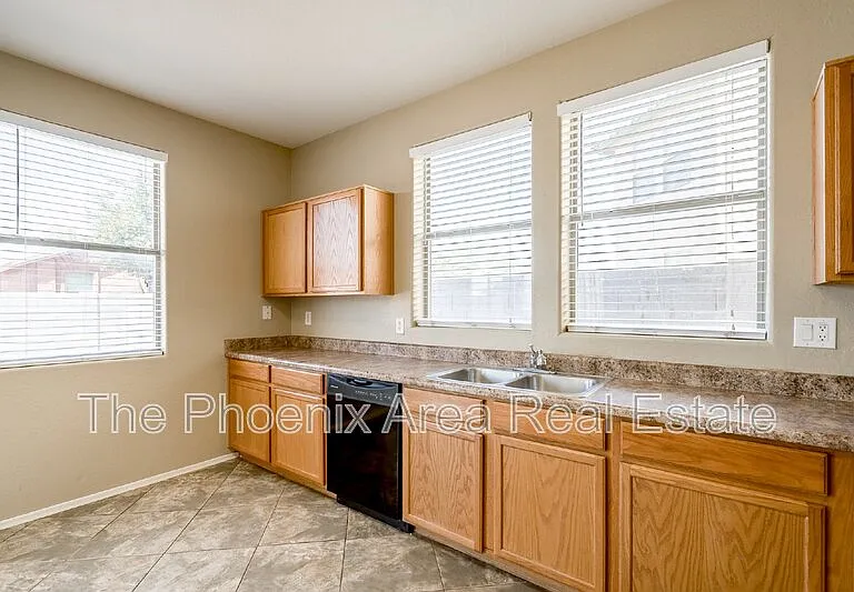 45992 W Dutchman Dr — Photo 20