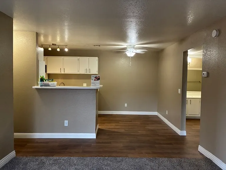 Mandalay Bay Apartments — Photo 41