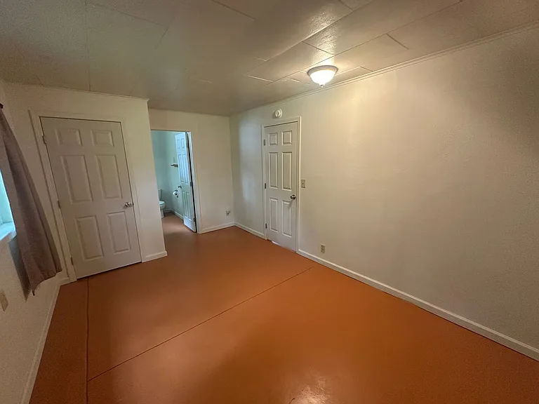 2050 Laburnum Ave — Photo 22