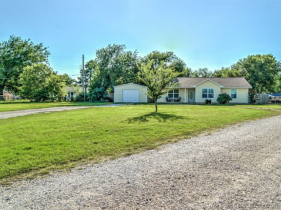 2nd image of 302 N Cottonwood Cir
