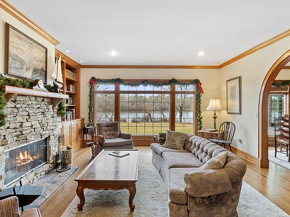 5th image of 9 Lilypond Ln