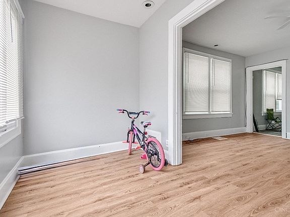 4th image of 3835 Vine St