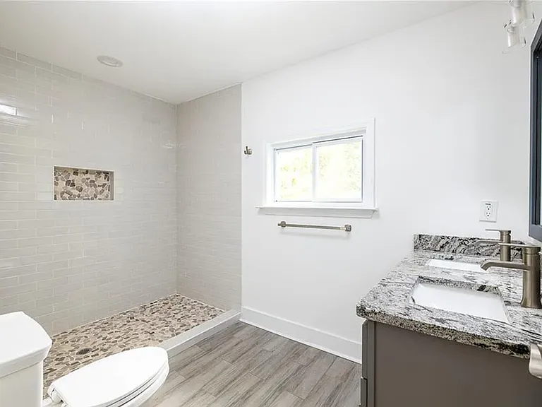 1267 Graymont Dr SW — Photo 32