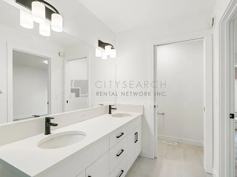 244 Sovereign Cres SW #1 — Photo 13