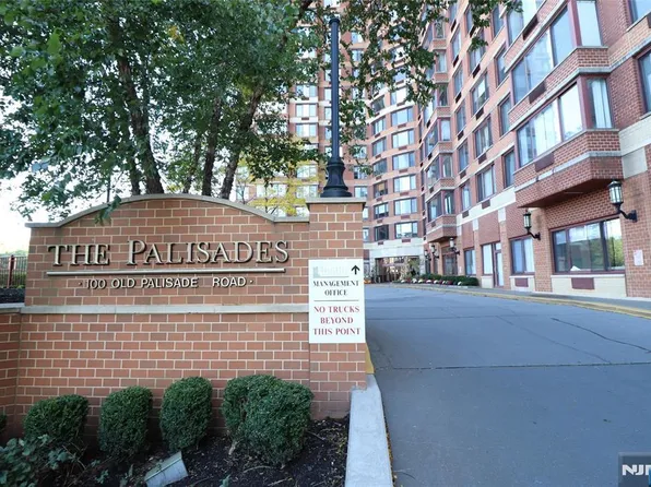 100 Old Palisade Rd APT 1704, Fort Lee, NJ 07024