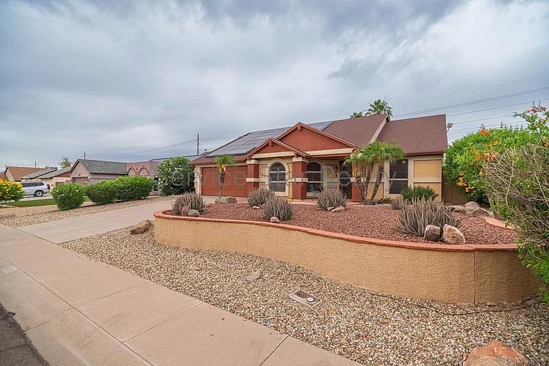 Building Photo - 7730 W Shaw Butte Dr