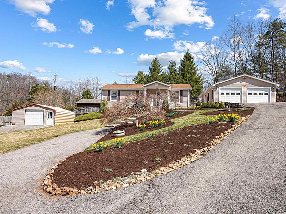 3rd image of 1241 Cox Ln