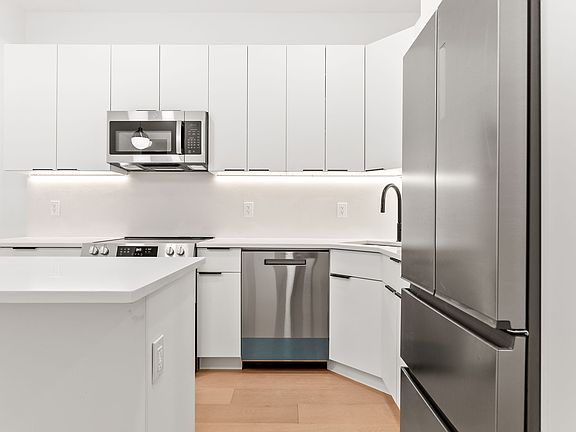 4th image of 854 Prospect Pl APT 1
