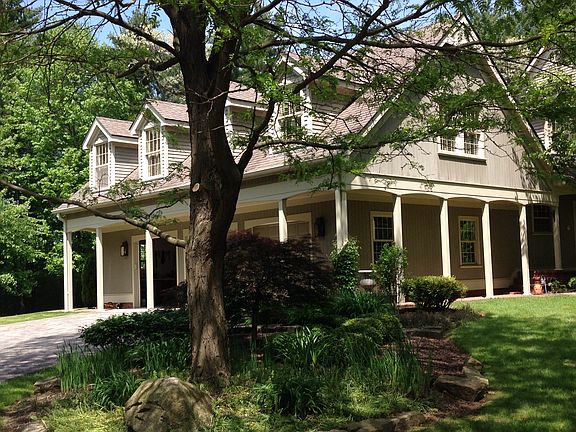 2nd image of 3880 Sugarbush Dr