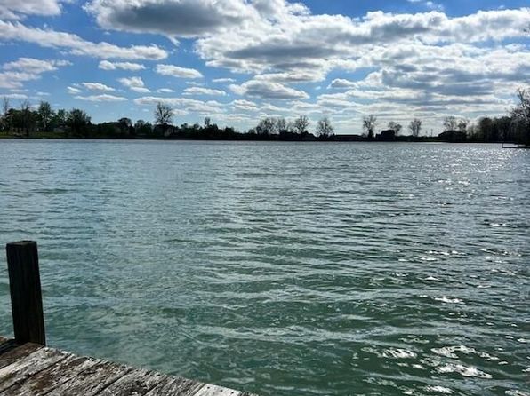 395 Fish Dr, Corunna, MI 48817