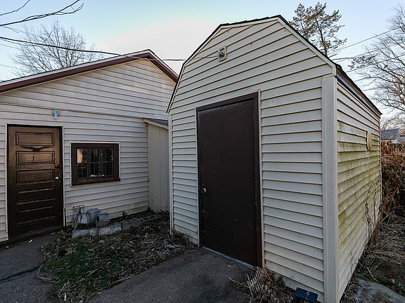 5th image of 2115 W 4th St