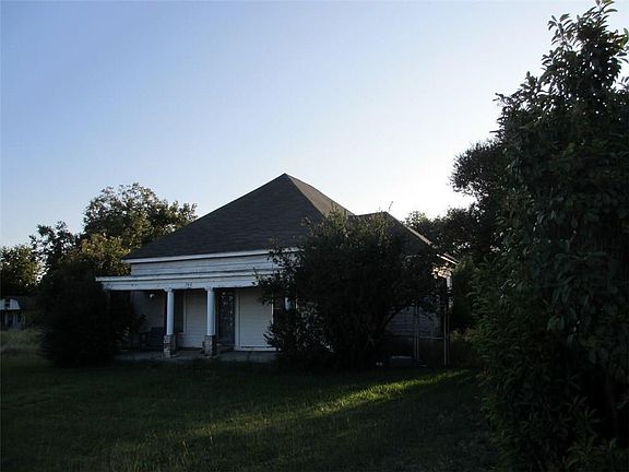 2nd image of 700 Akin Ave