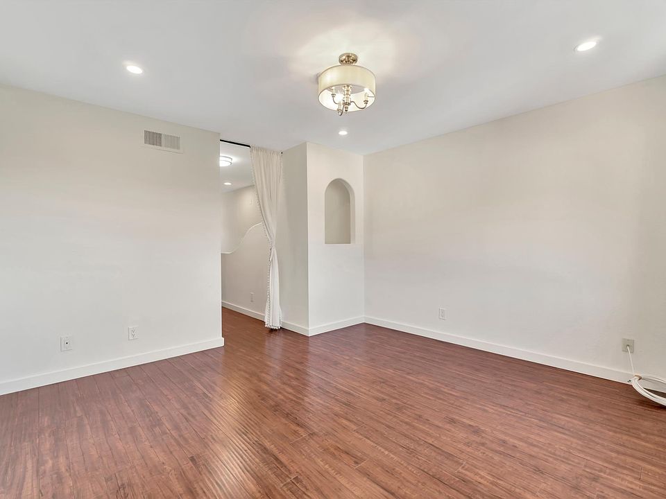 1st image of 5036 Echo St