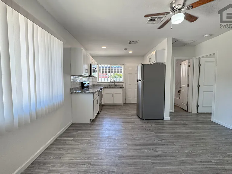 1346 E Willetta St — Photo 7