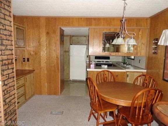 5th image of 8093 S Basswood Dr