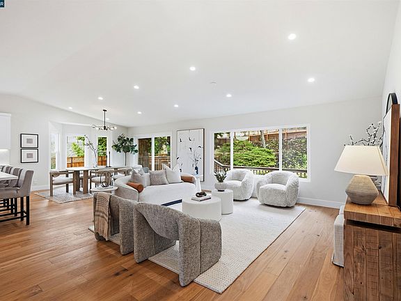 5th image of 2670 Corey Pl