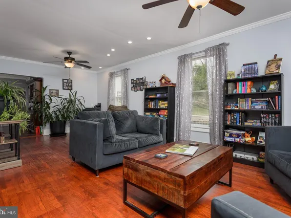 41 S 3rd St, Halifax, PA 17032