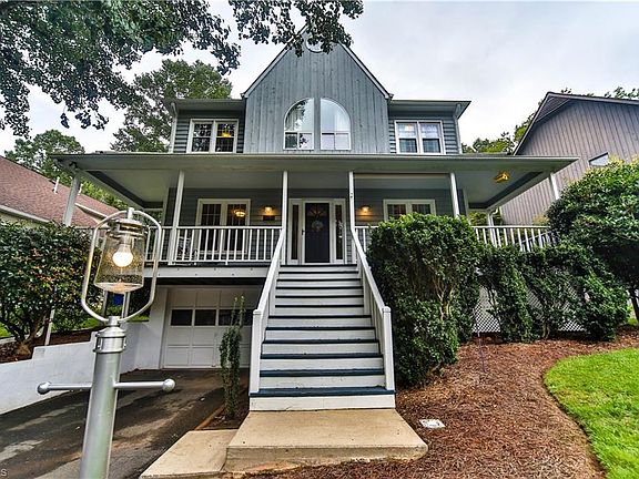 3rd image of 56 Carrisbrooke Ln