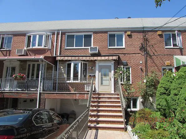 6156 70th St, Middle Village, NY 11379