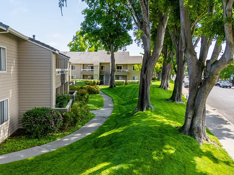 The Seasons Apartments — Photo 42