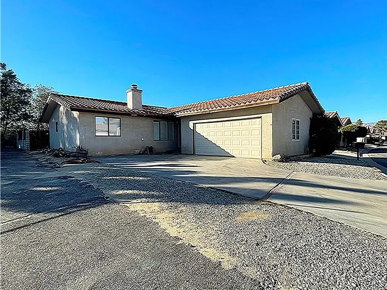 14205 Winchester Dr — Photo 1