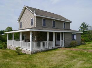 602 Perkins Pond Rd, Beach Lake, PA 18405