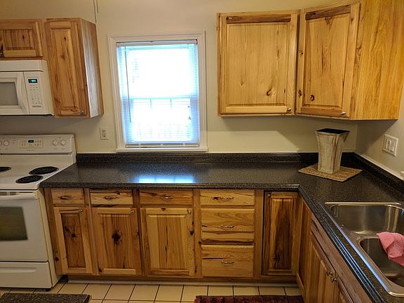 4th image of 148 N Sugar St