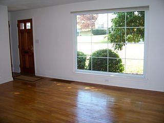 2nd image of 229 N Meadowbrook Ln