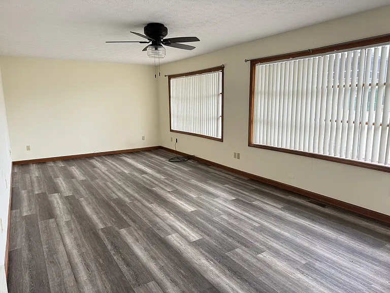 69 Park Cir — Photo 3