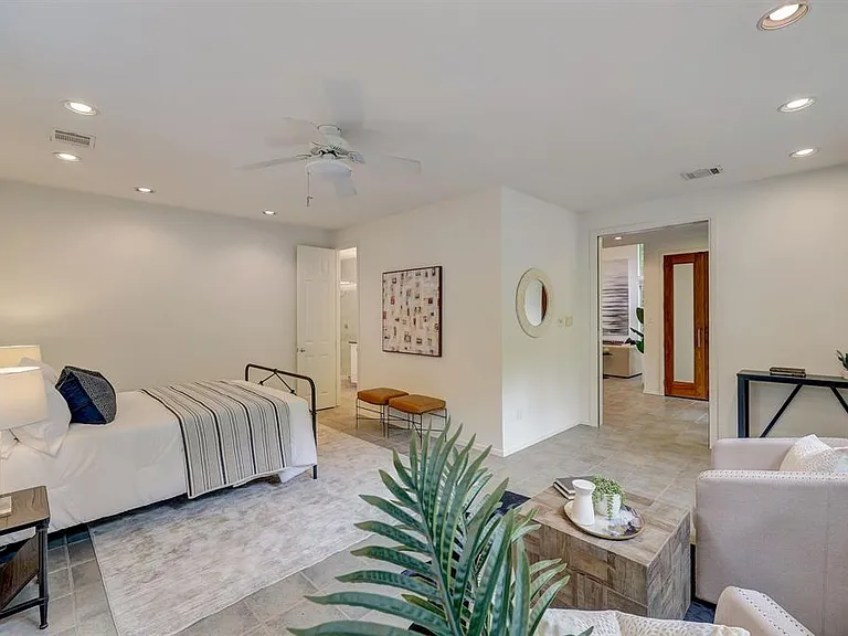 805 Leonard St — Photo 10