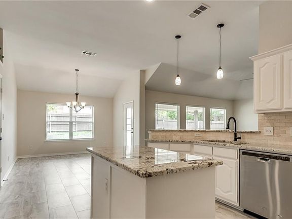 5th image of 814 Bear Branch Ct