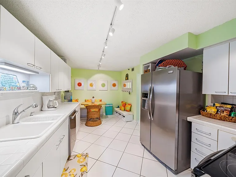 355 S Ocean Dr #401 — Photo 10