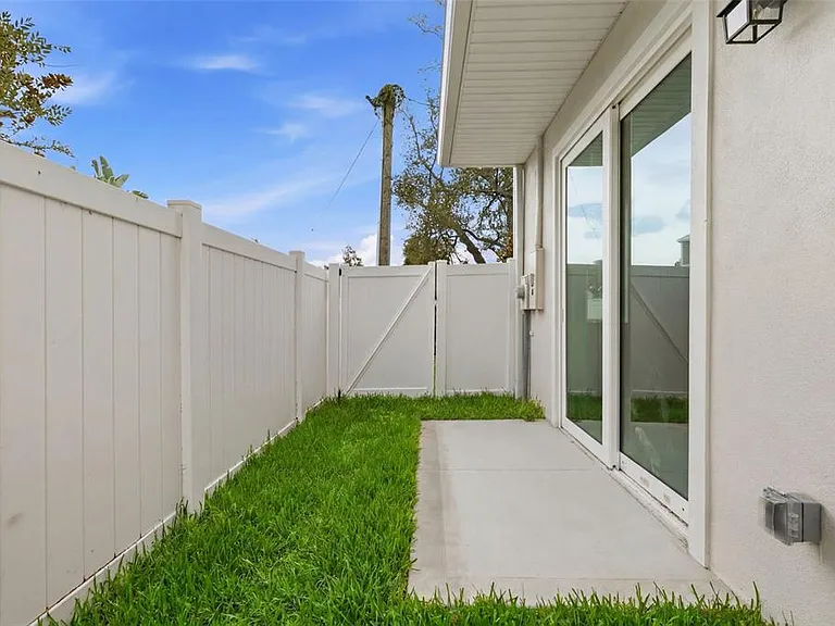 4208 W Carmen St #D — Photo 33