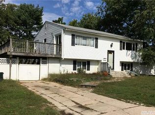 12 Weldon St, Islip, NY 11751
