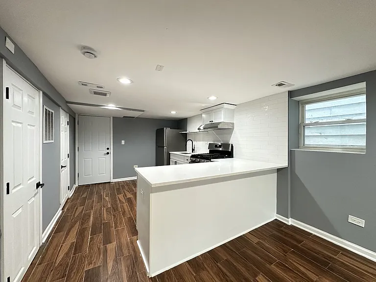 2317 N Keeler Ave #6H — Photo 2