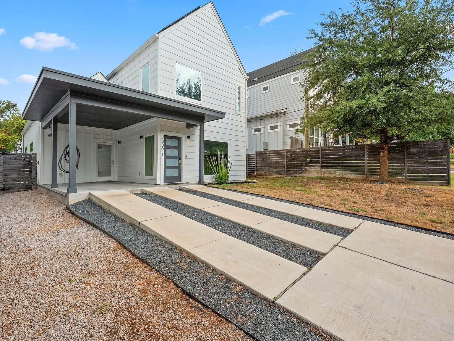 3 bed, 2.5 bath, 1476 sqft, $4,000 — Photo 2