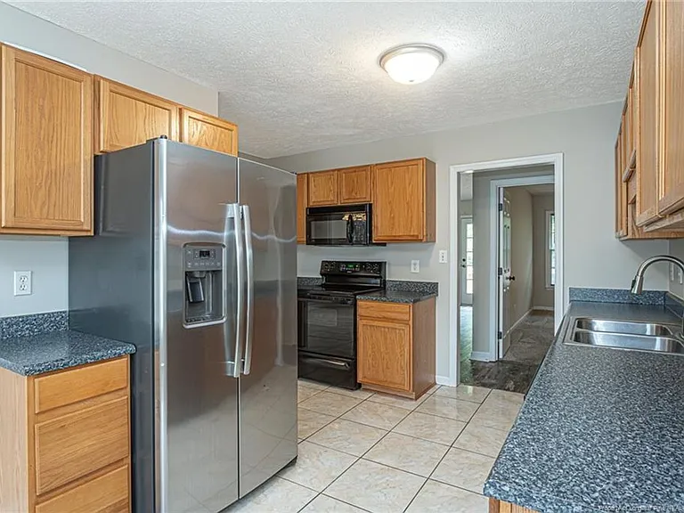 402 Roundtree Dr — Photo 14