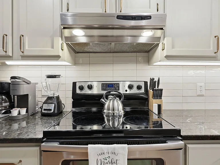 1502 Hollywood St — Photo 17