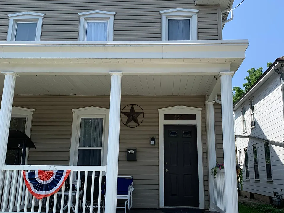 554 Nelson St