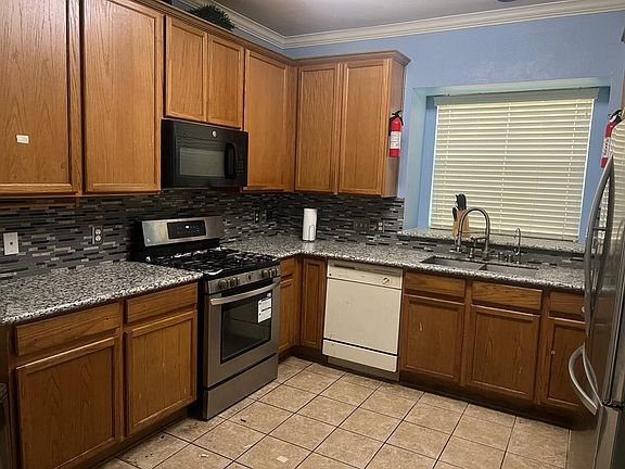 4th image of 7126 Sun Village Dr