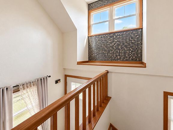 5th image of 1122 Villa STREET