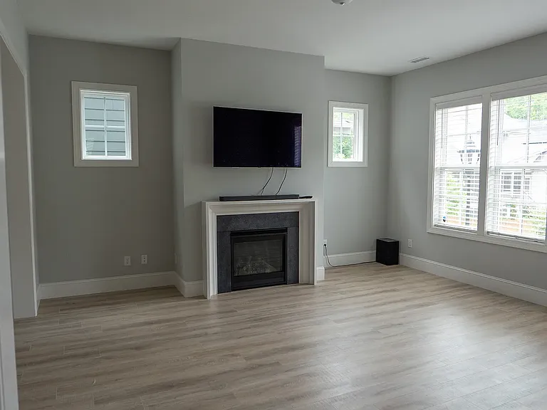 1113 Starkville St — Photo 2