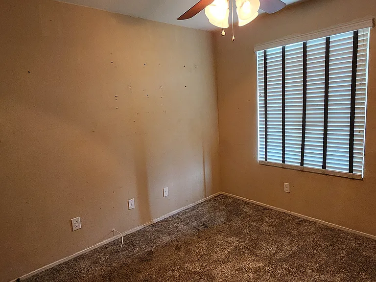 34129 Hillside Dr — Photo 3