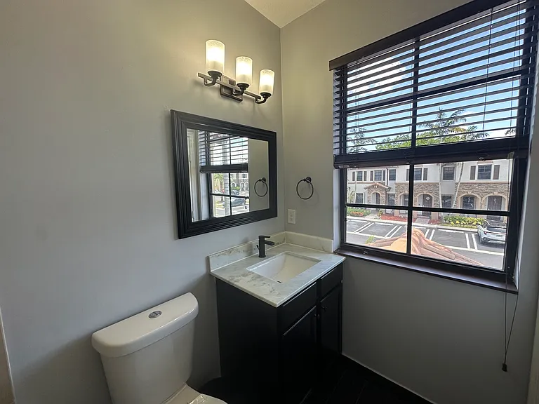 SEDOND ROOM BATHROOM