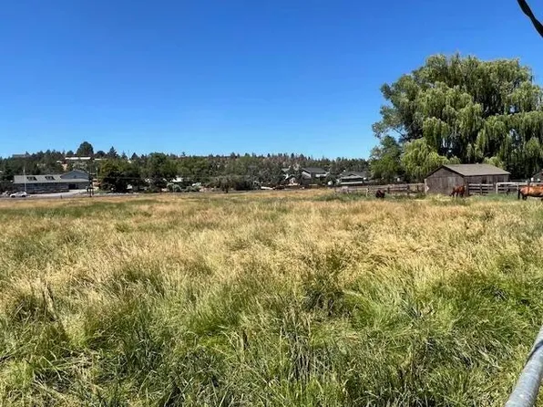 585 SW Fairgrounds Rd, Madras, OR 97741